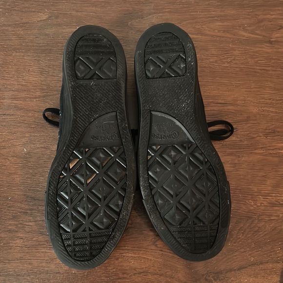 Black converse size 9.5 men - Picture 4 of 4